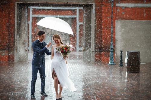 オリジナルウェディング　結婚式　披露宴　雨　梅雨　入籍　タイミング　WEDDING DESIGN LAB　ハネムーン　パスポート　婚姻届　結婚記念日