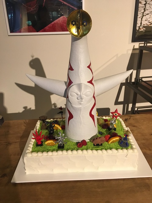 万博記念公園　太陽の塔　ウェディングケーキ　岡本太郎　コンセプトウェディング　オリジナルウエディング　フリーランス　ウェディングプランナー