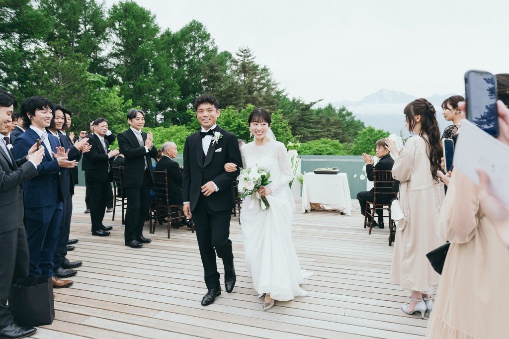 新郎新婦退場