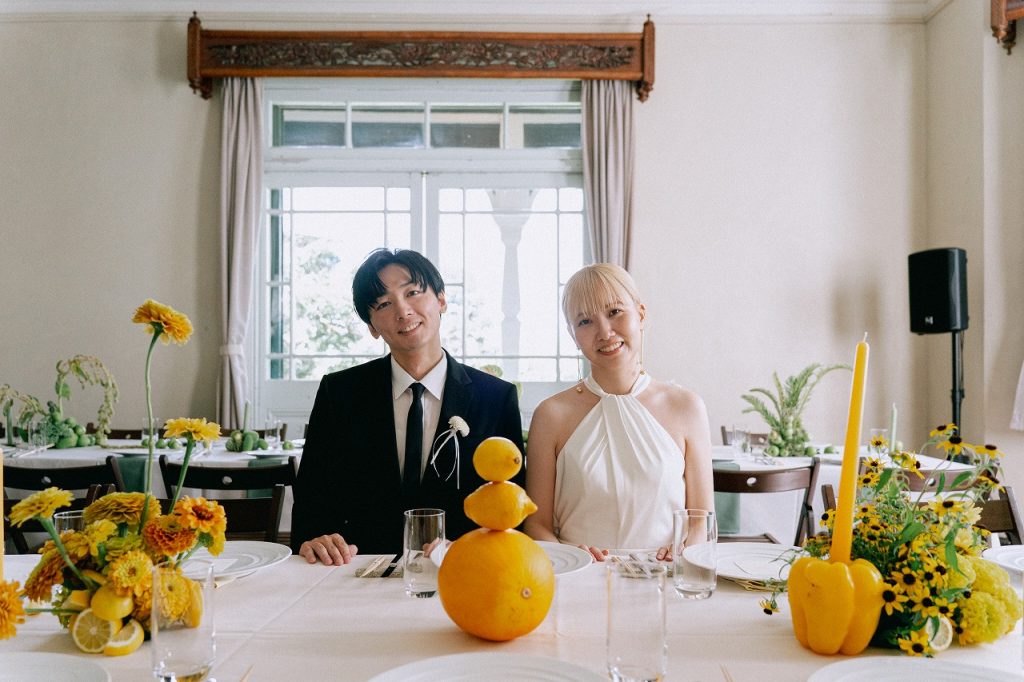 イエローのテーブル装飾