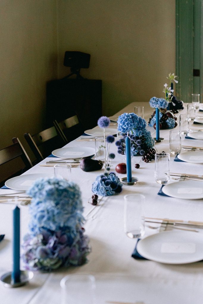 ブルーのテーブル装飾