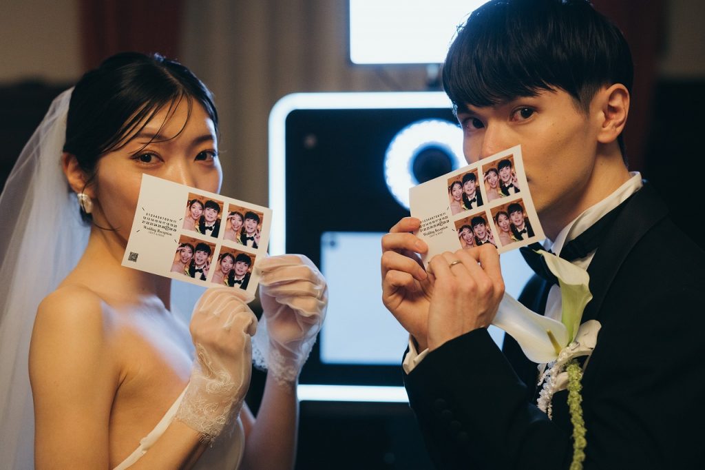 プリクラを撮影した新郎新婦