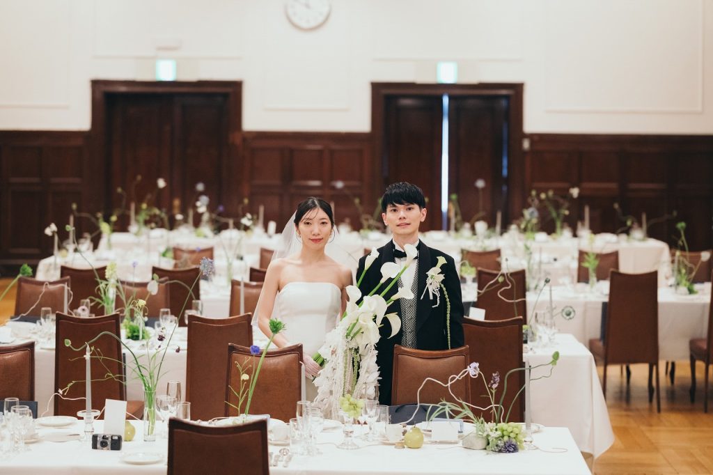 ゲストテーブル装飾と新郎新婦