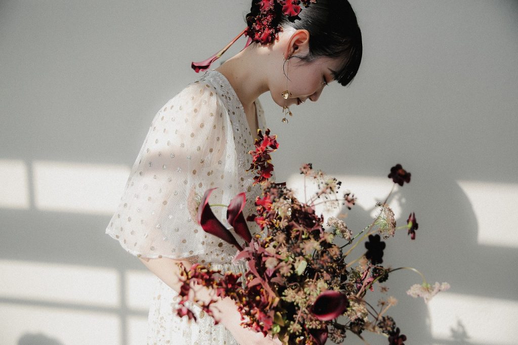 ブーケを持ってる新婦