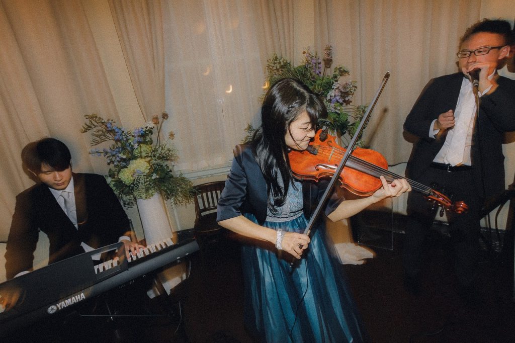 パーティー中の演奏会