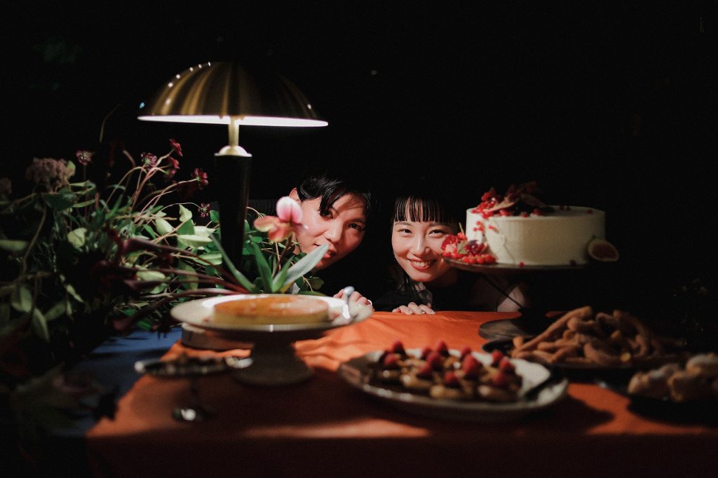 デザートビュッフェと新郎新婦