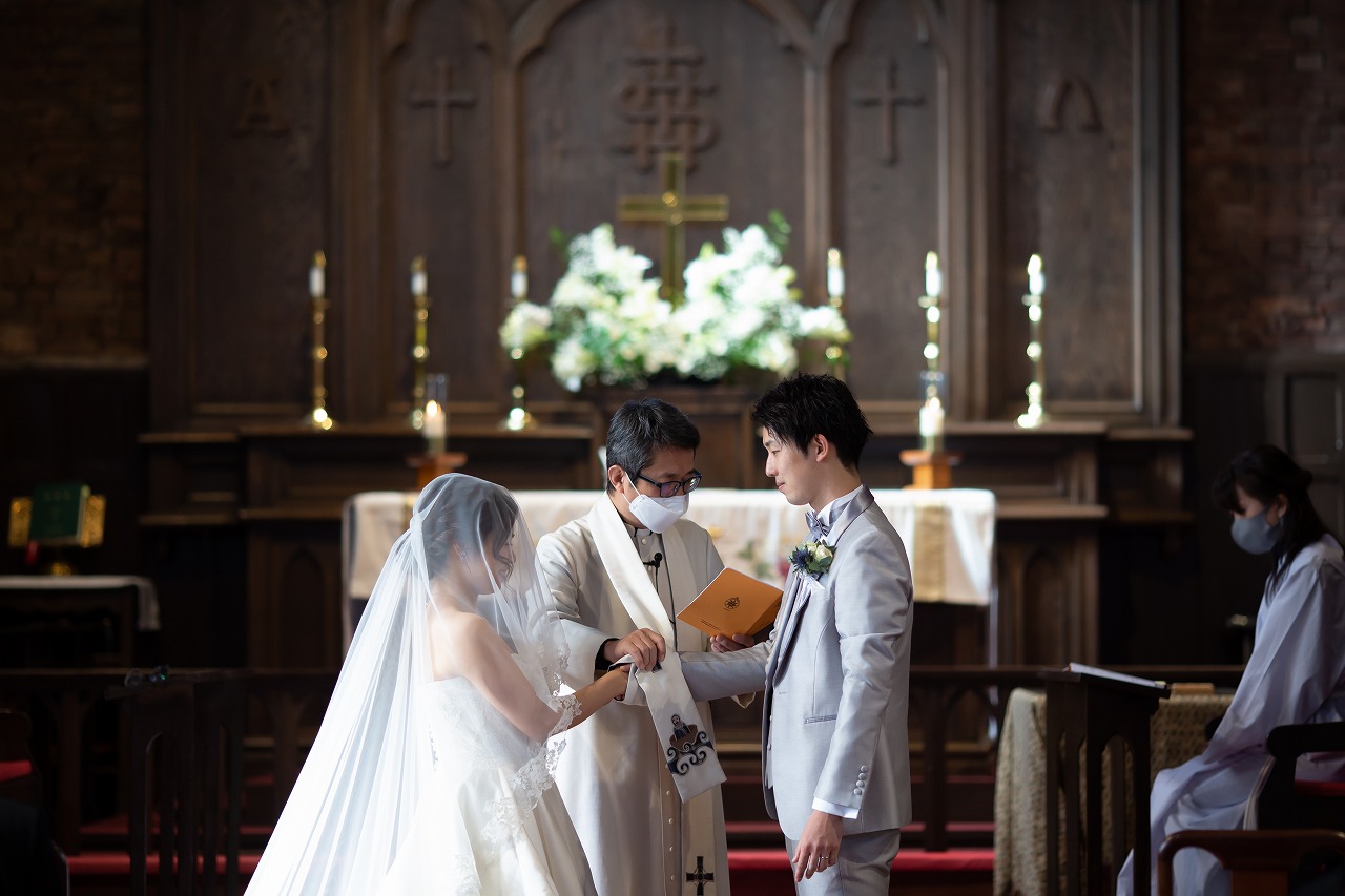 本物の教会で結婚式を挙げるなら大阪にある川口教会