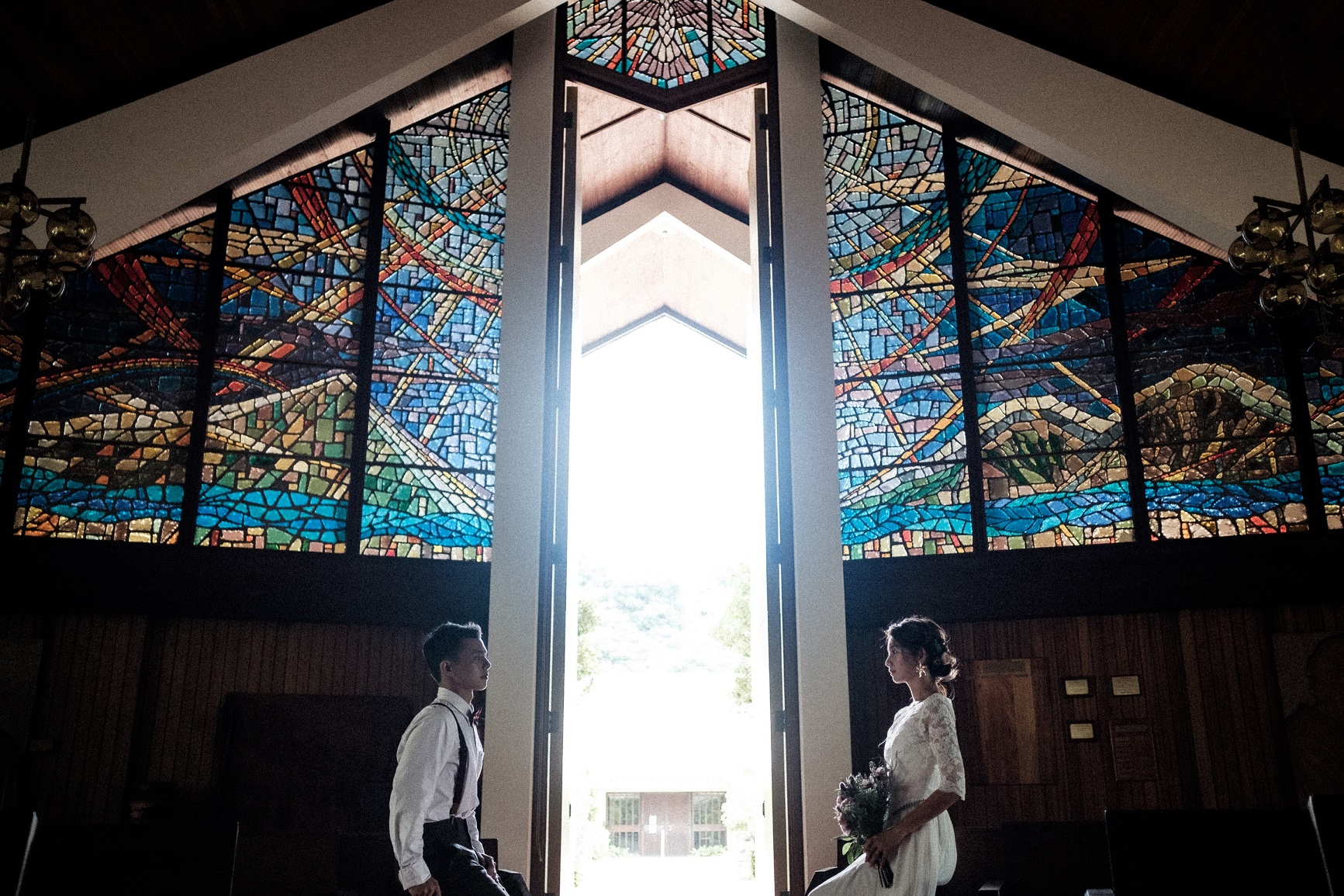 ステンドグラスが印象的！ホノルルコミュニティ教会で結婚式