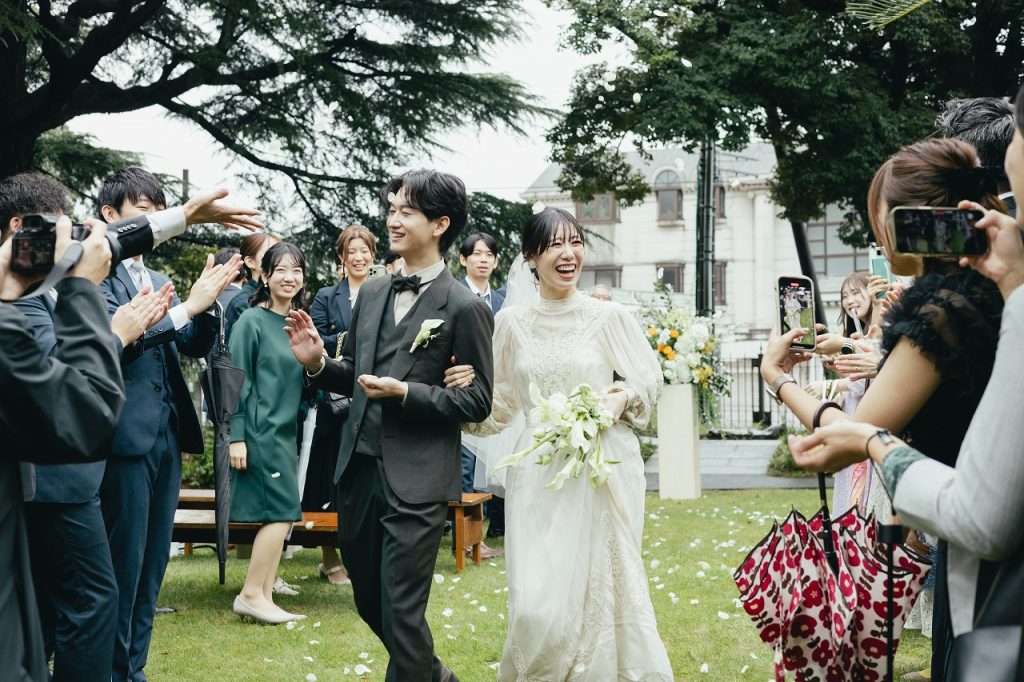 結婚式　雨