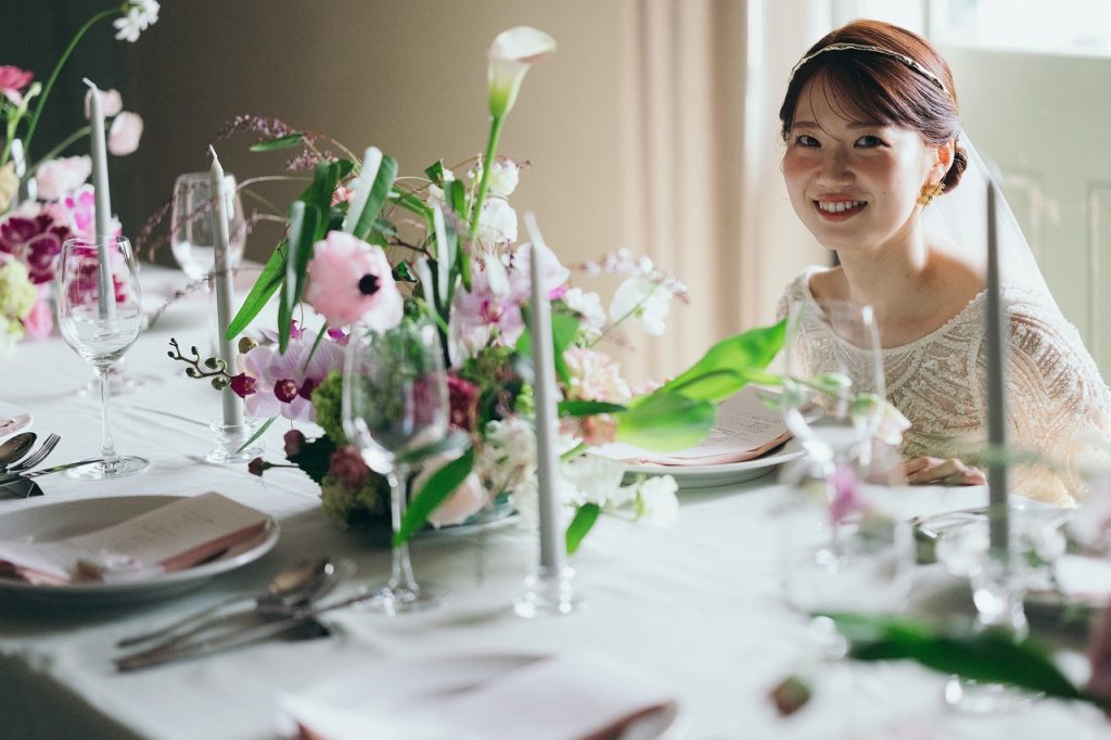 春のお花を使った結婚式の会場装飾