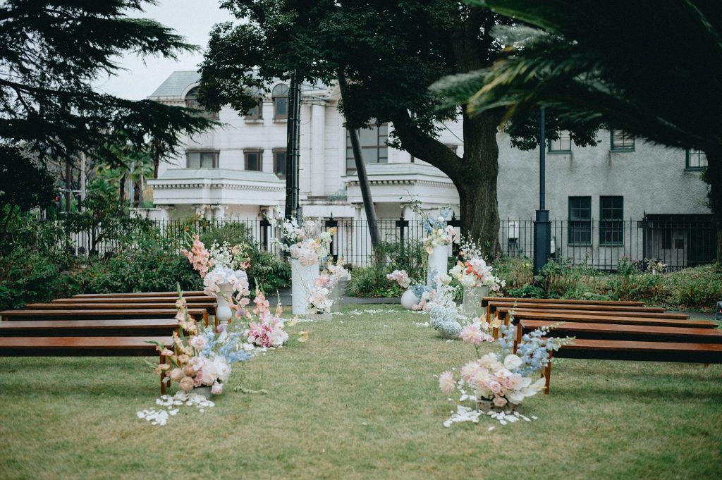 邸宅や洋館でのガーデンウェディング